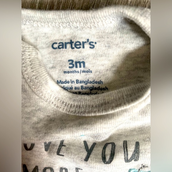 3 Months boy Carters pack! 3 Onesies, 2 piece fall outfit and 1 long sleeve💙🍁 - Picture 8 of 14